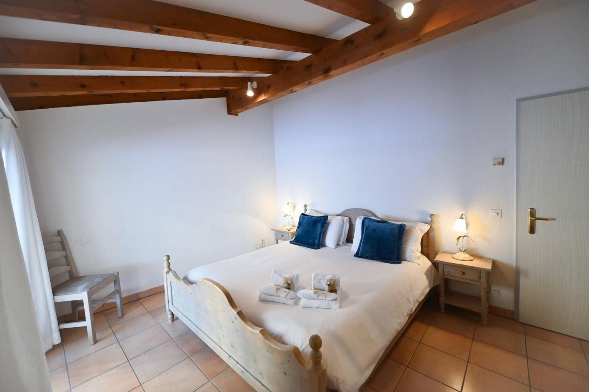 Ruga House In 7 *